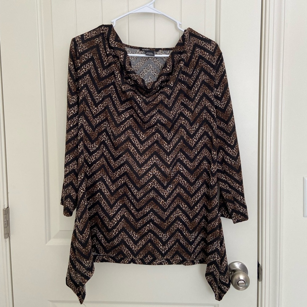 NWOT | Robert Louis women’s zig zag leopard print knit loose neck top large